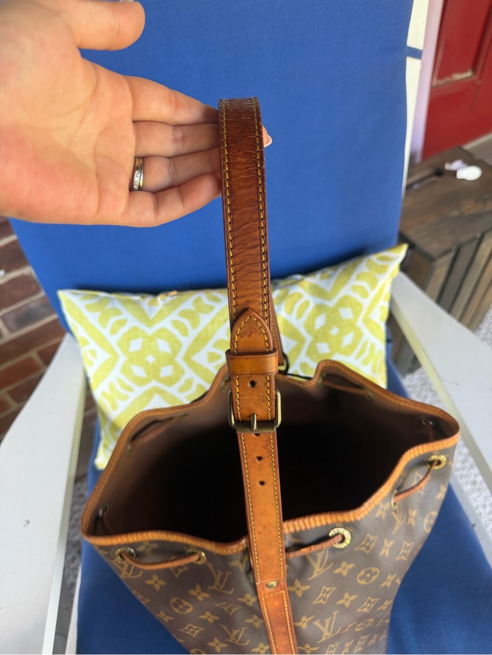 AUTHENTIC VINTAGE LOUIS VUITTON NOÉ BUCKET BAG — MONOGRAM— MADE IN FRANCE — 1989 - Picture 5 of 14